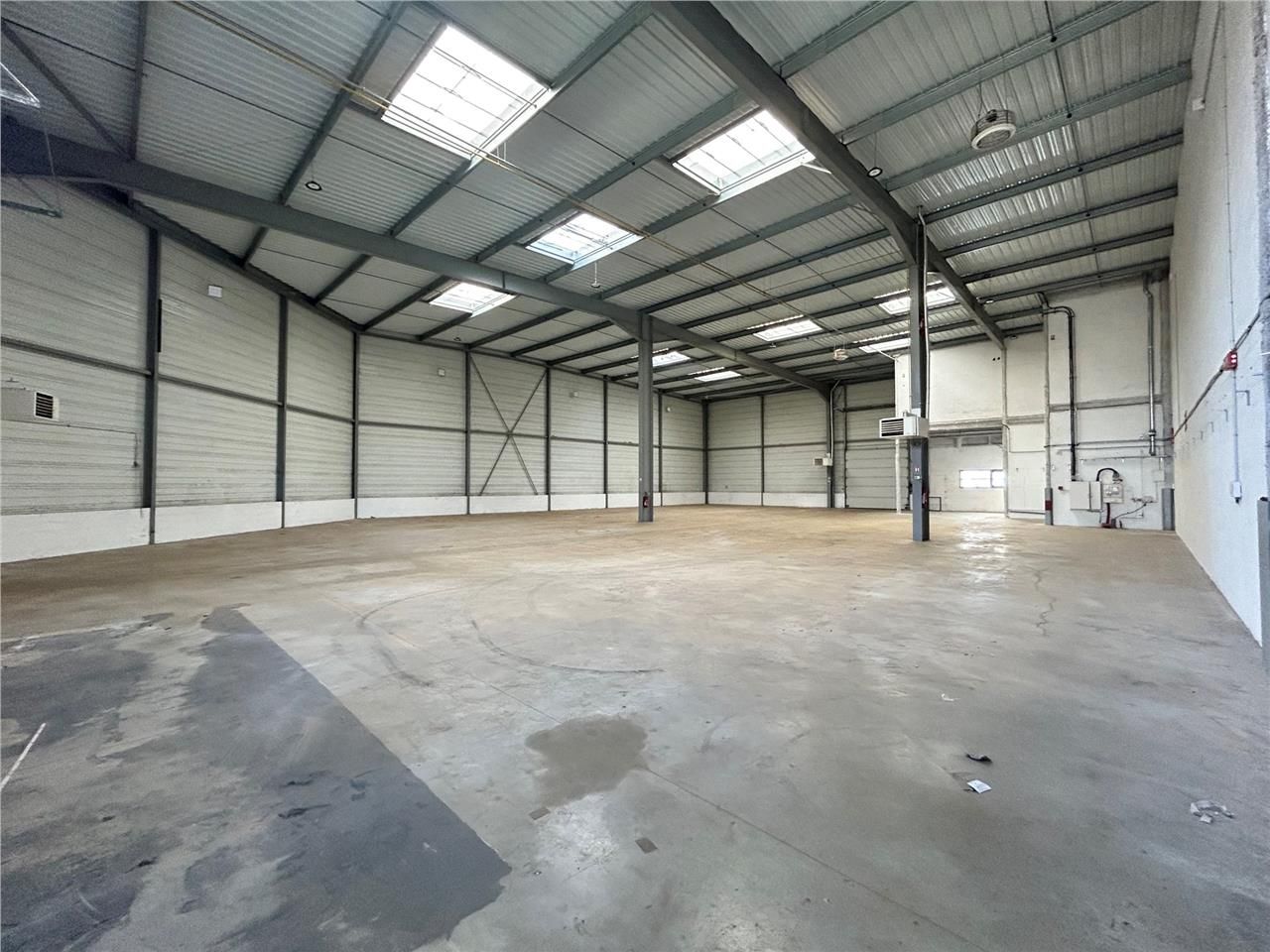 LOGISTIQUE URBAINE - CBRE vous propose à louer, u