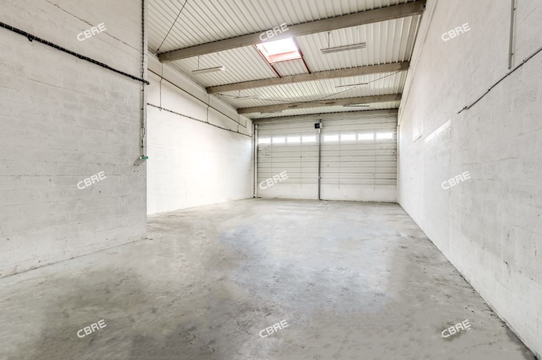 CBRE vous propose à louer, un entrepôt/local d'ac
