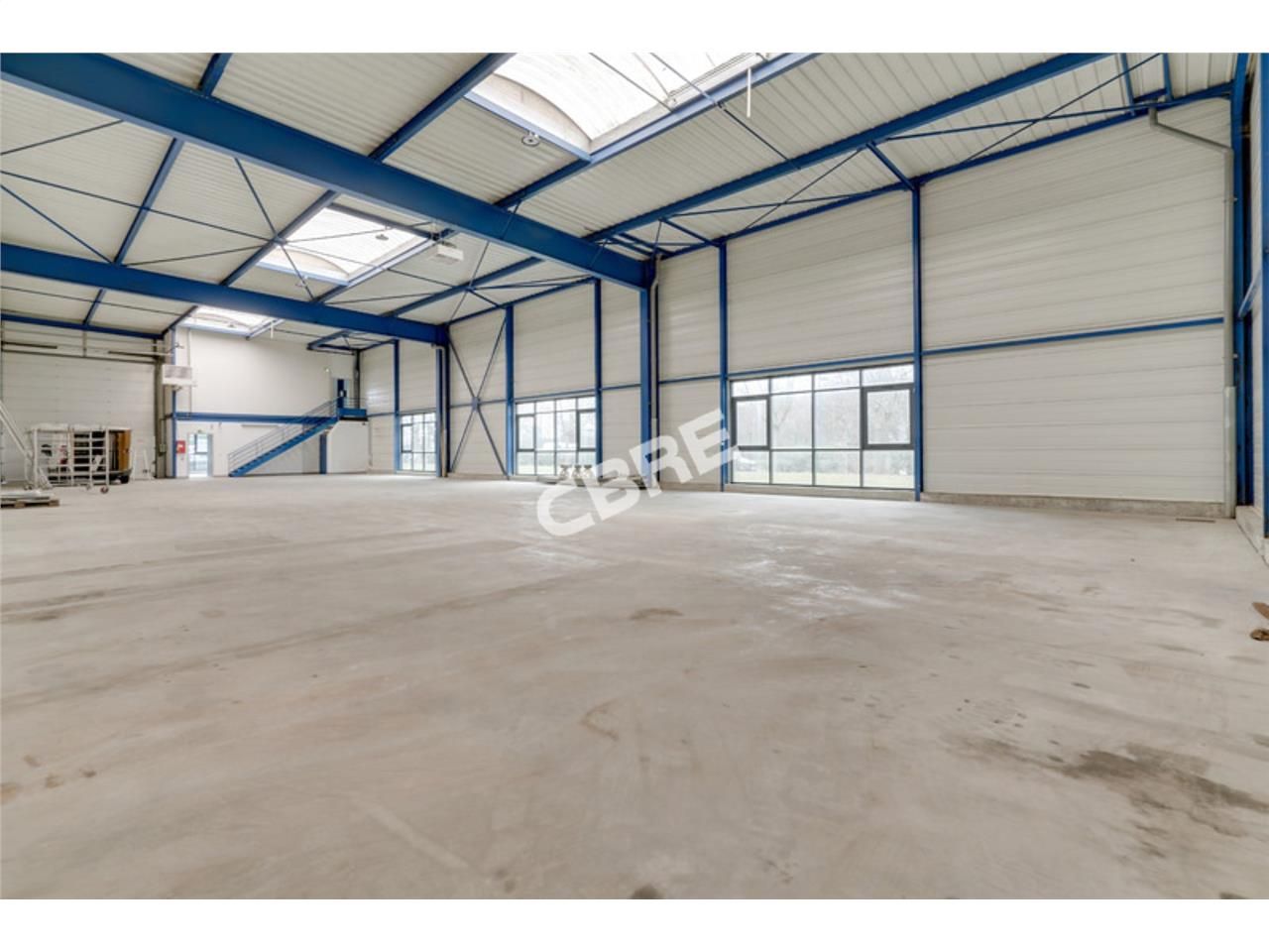 A LOUER - CBRE vous propose un bâtiment situé dan