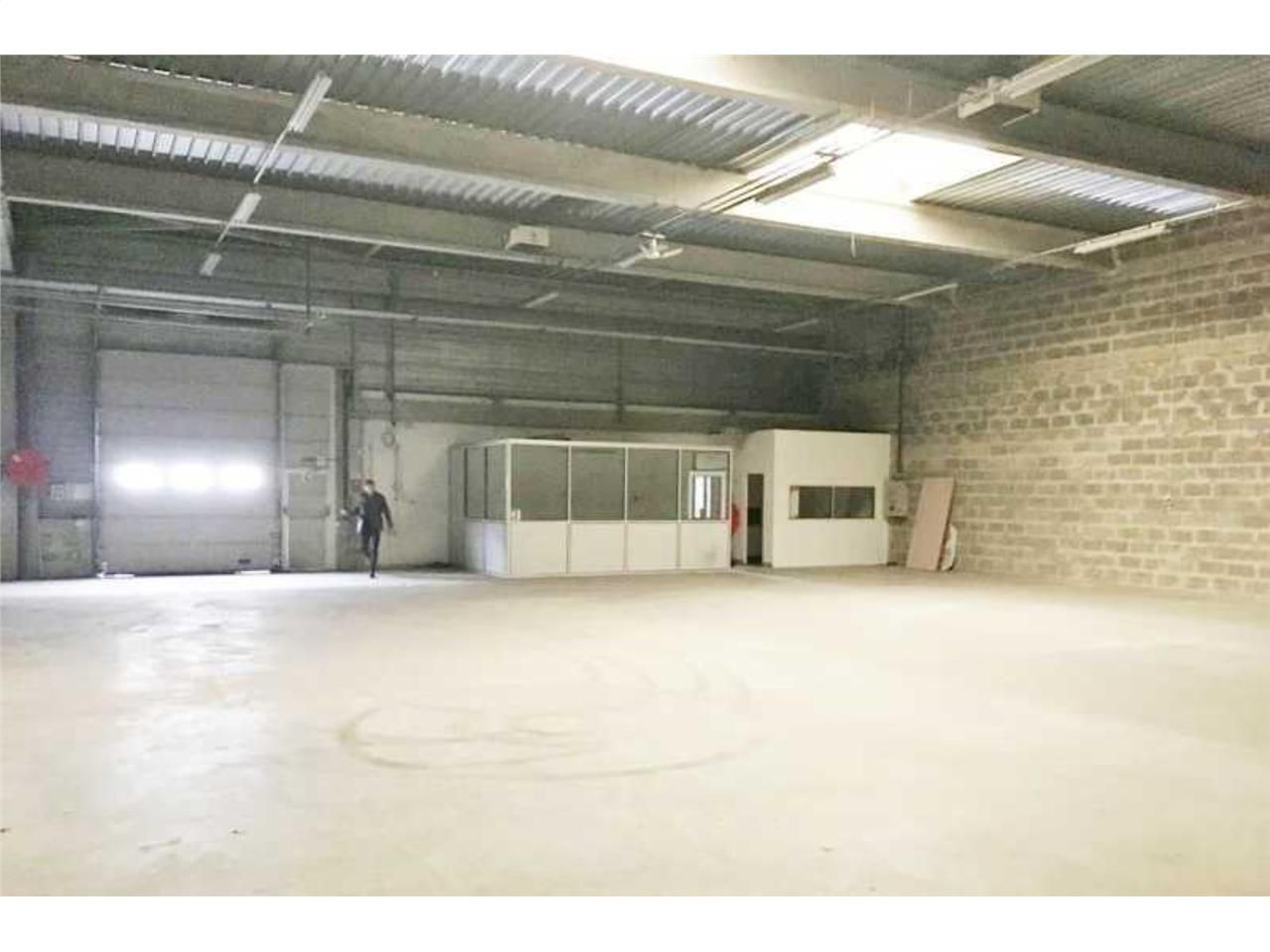 CBRE vous propose à louer, un local d'activités n