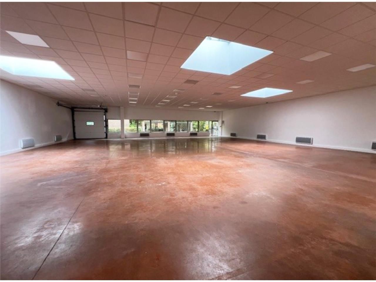 CBRE vous propose à louer, un entrepôt/local d'ac