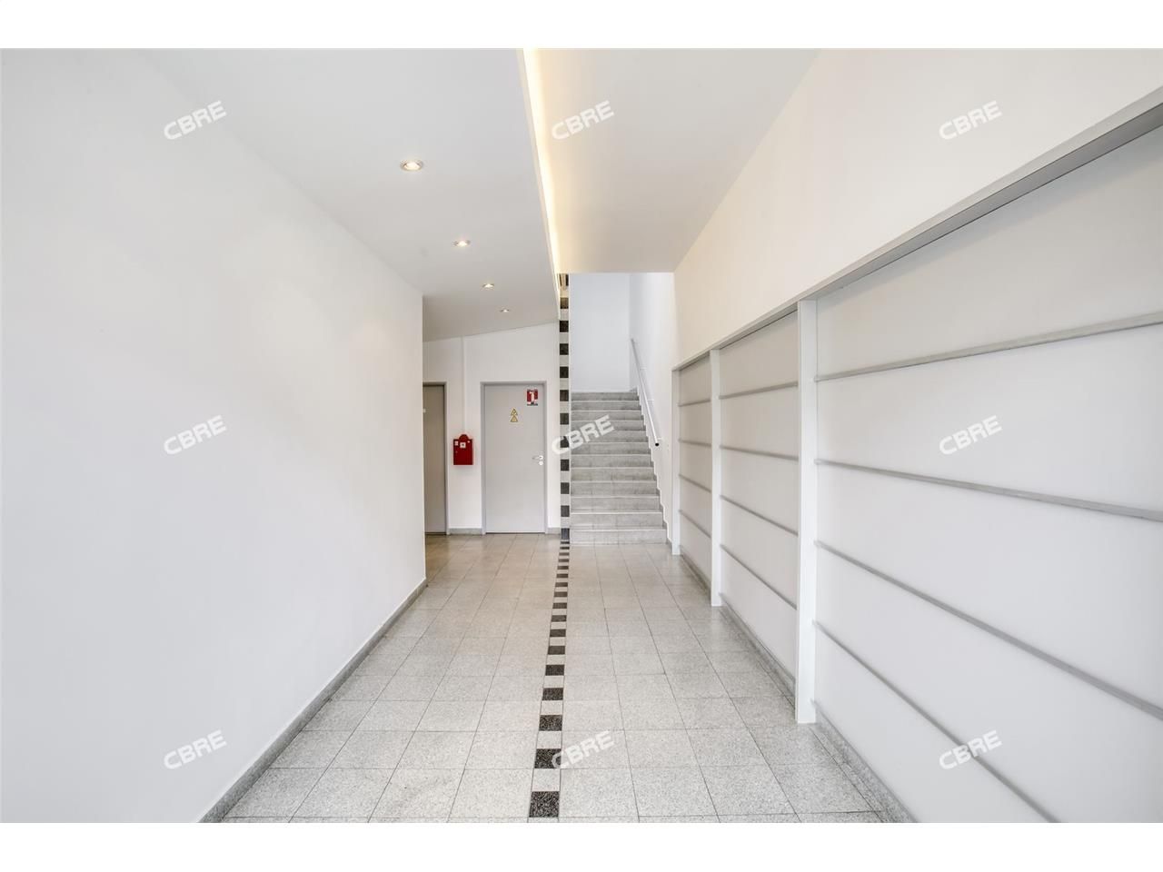 LOGISTIQUE URBAINE - CBRE vous propose à louer, u