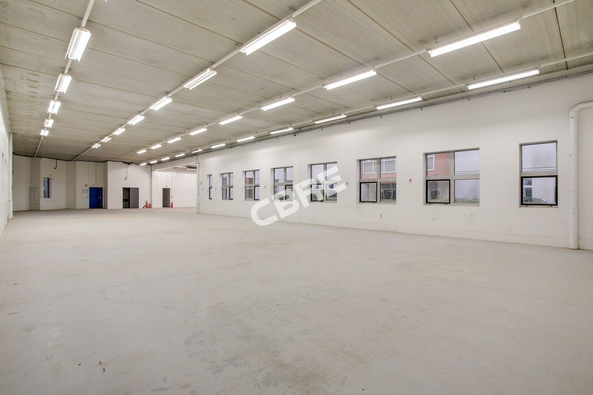 CBRE vous propose à louer, un entrepôt/local d'ac