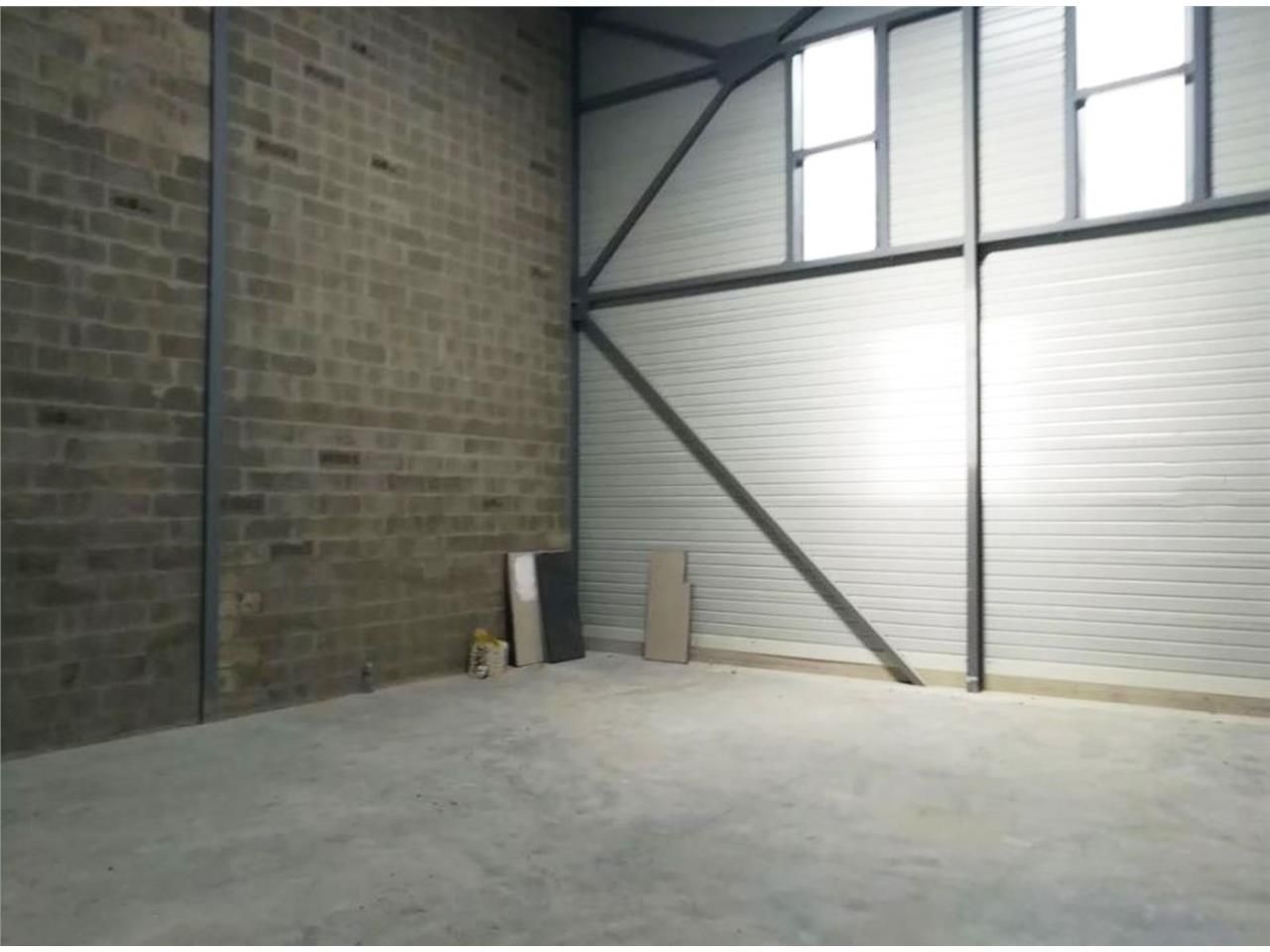 CBRE vous propose à louer, un entrepôt/local d'ac