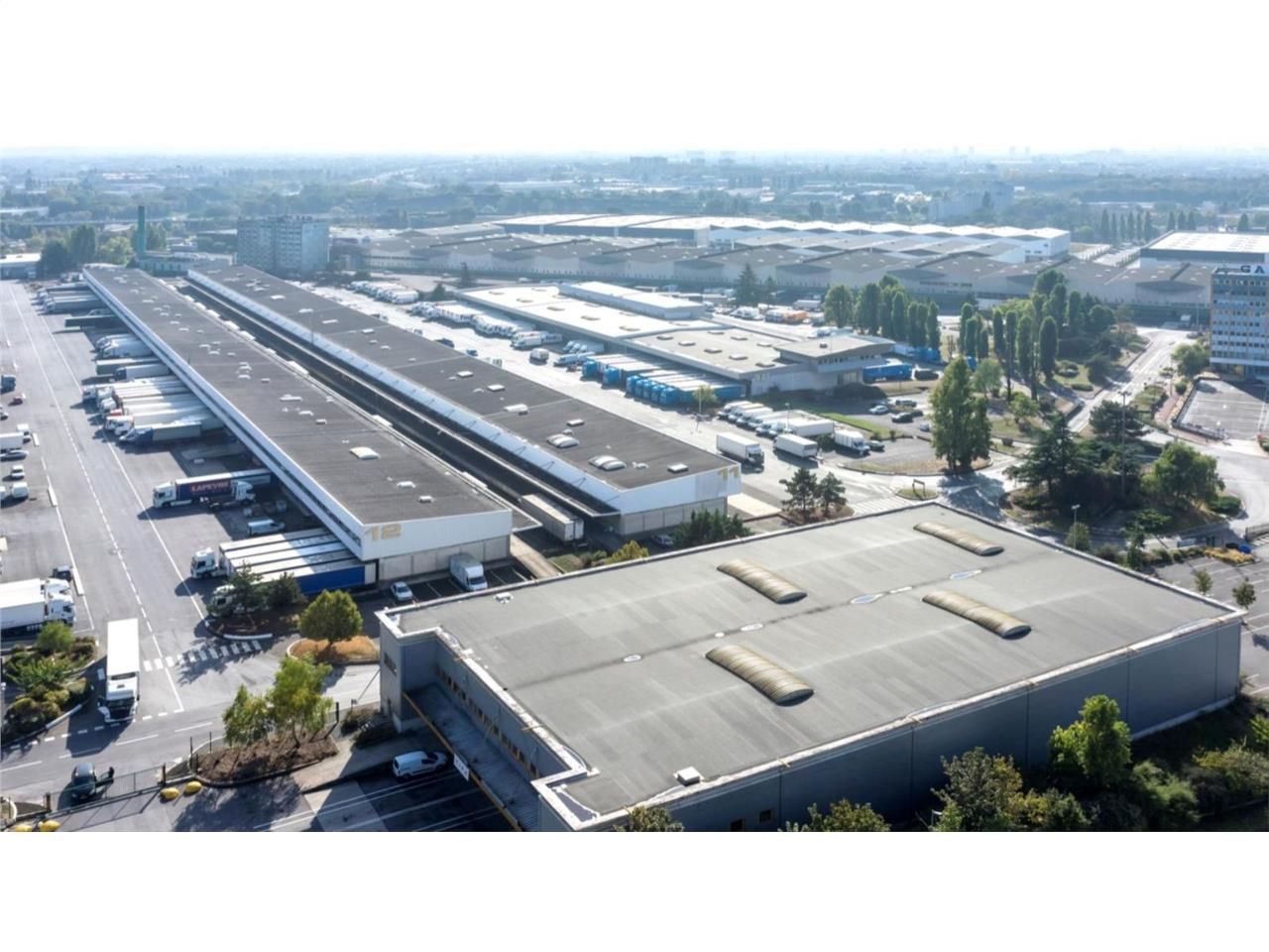 CBRE vous propose à louer, plusieurs cellules d'a