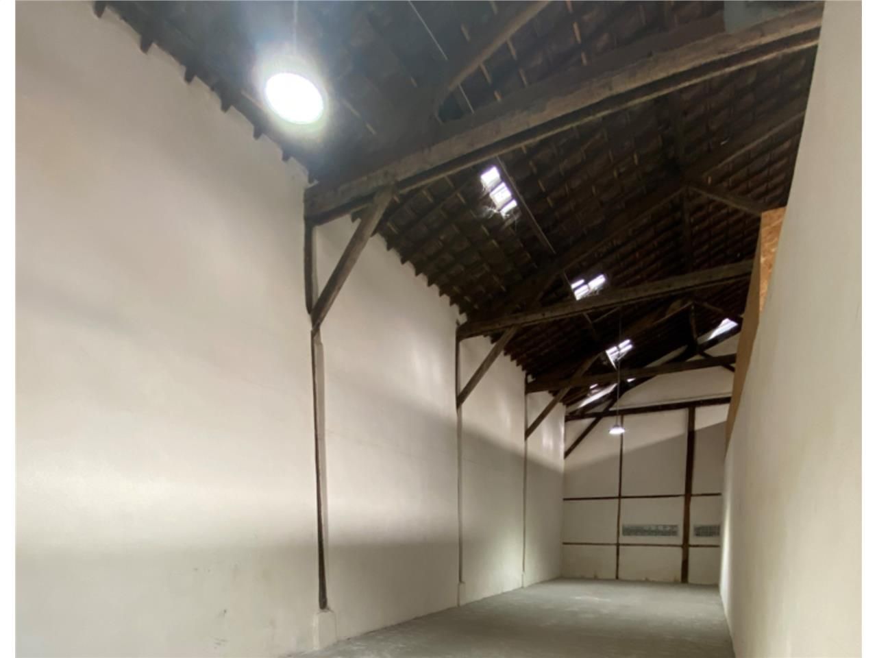 LOGISTIQUE URBAINE - Rare sur ce secteur ! CBRE v