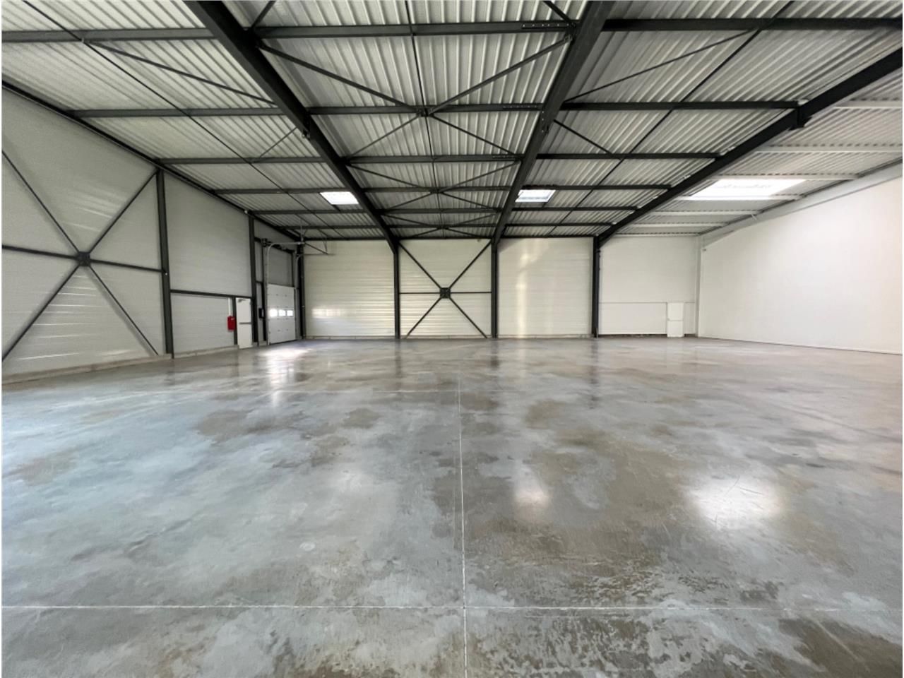 CBRE vous propose à louer, un entrepôt/local d'ac