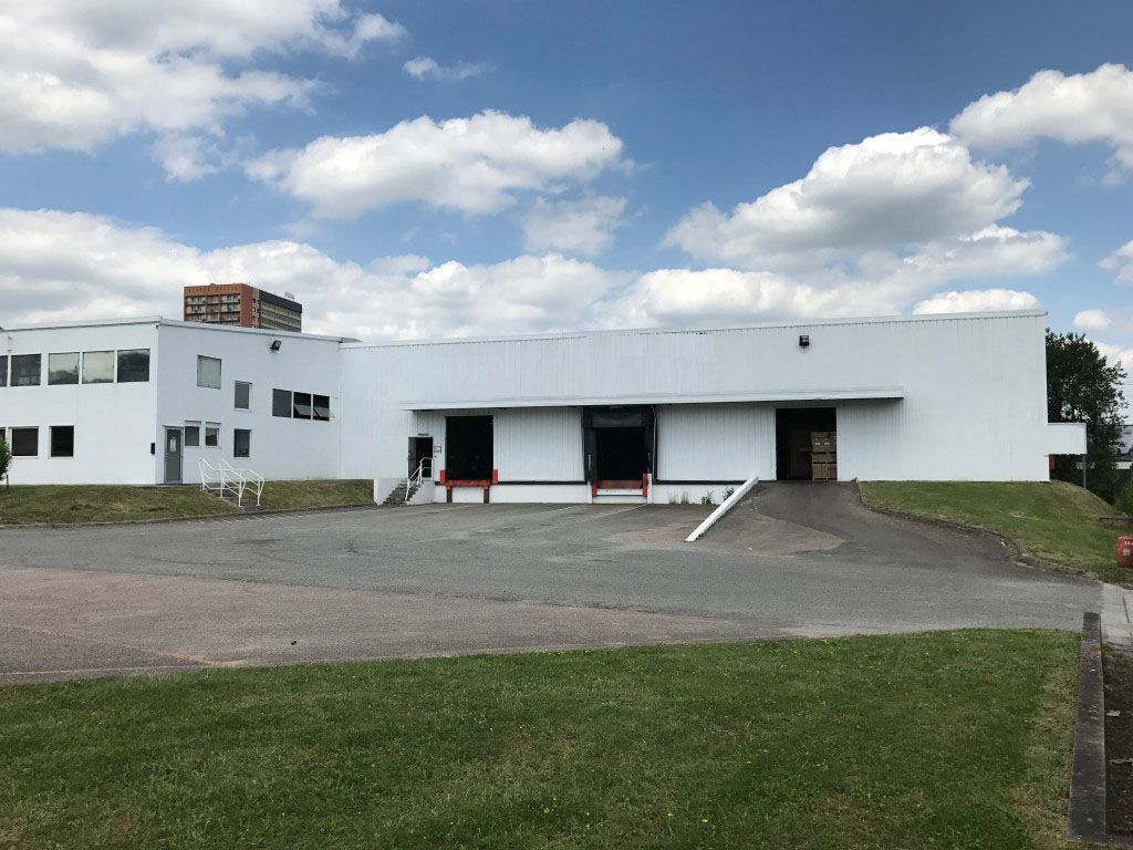 CBRE vous propose à louer deux entrepôts indépend