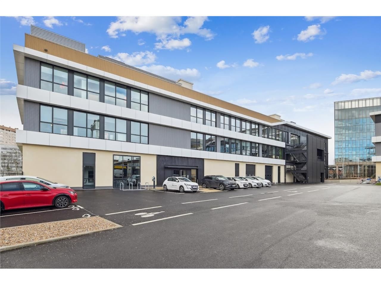 CBRE vous propose à louer, un bâtiment indépendan