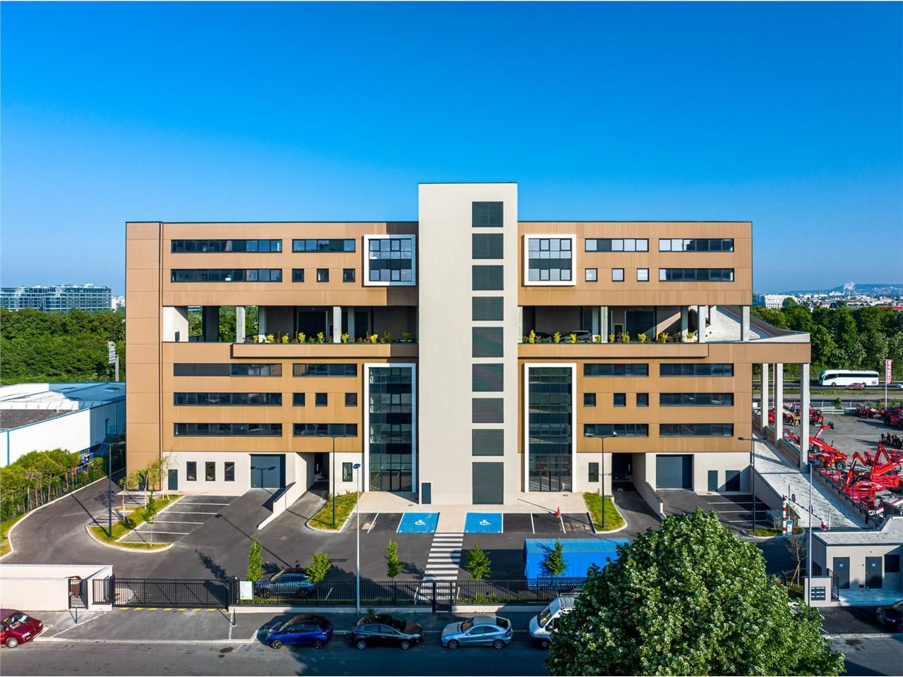 LOGISTIQUE URBAINE - CBRE vous propose à louer, u