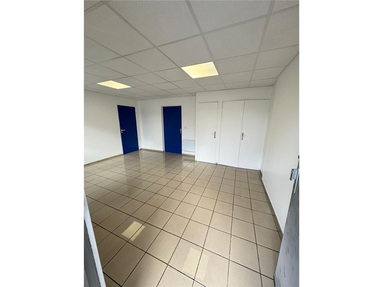 CBRE vous propose à louer, un entrepôt/local d'ac