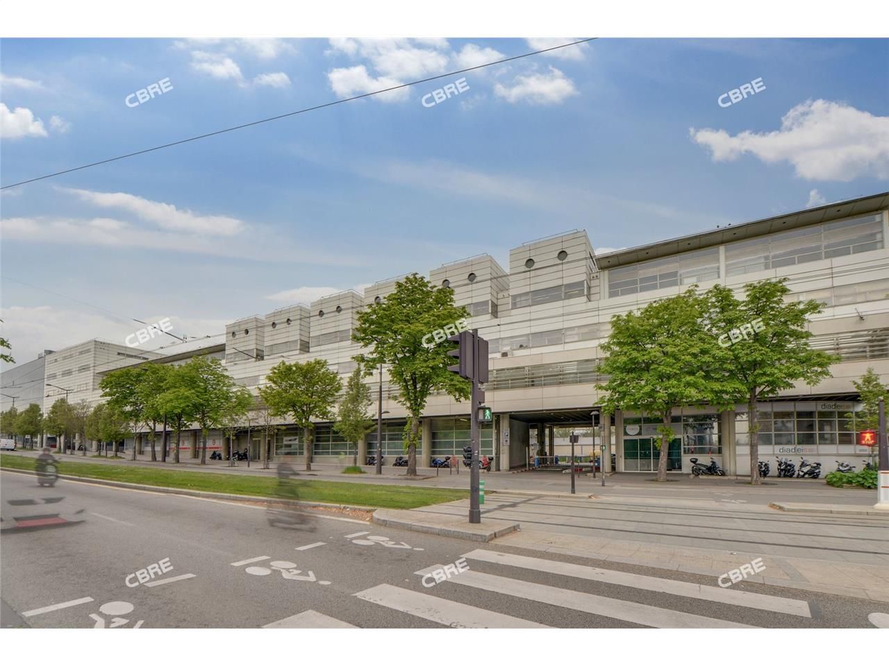 CBRE vous propose à louer, des lots d'activités a