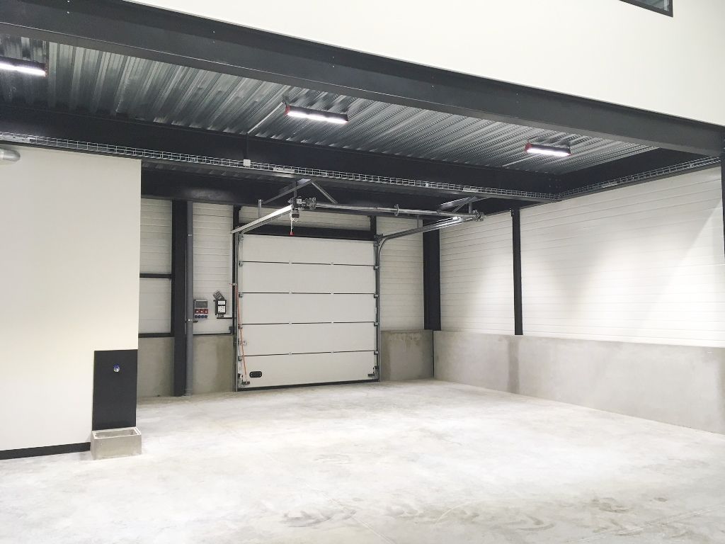 CBRE vous propose à louer, des locaux d'activités