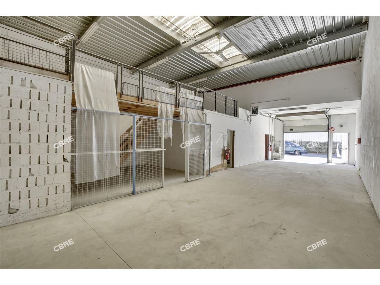 CBRE vous propose à louer un entrepôt/local d'act
