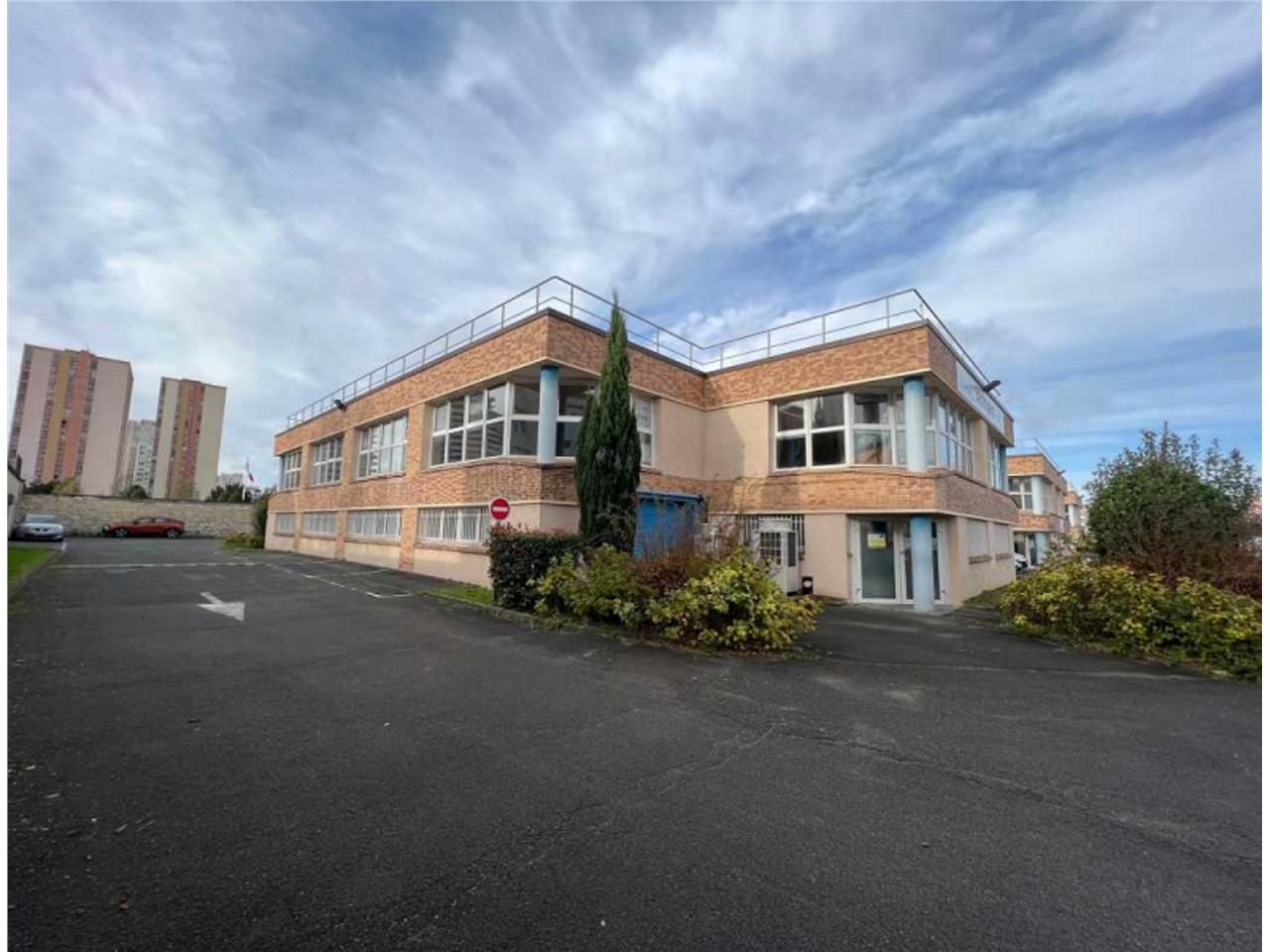 LOGISTIQUE URBAINE - CBRE vous propose à louer, u