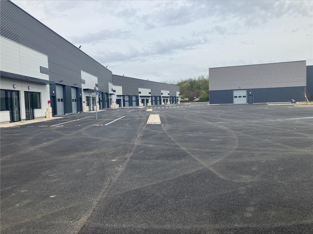 CBRE vous propose à louer un entrepôt/local d'act