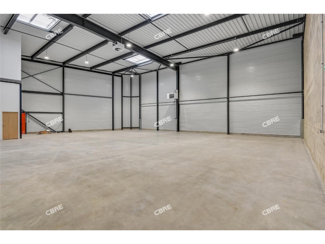 CBRE vous propose à louer, un entrepôt/local d'ac