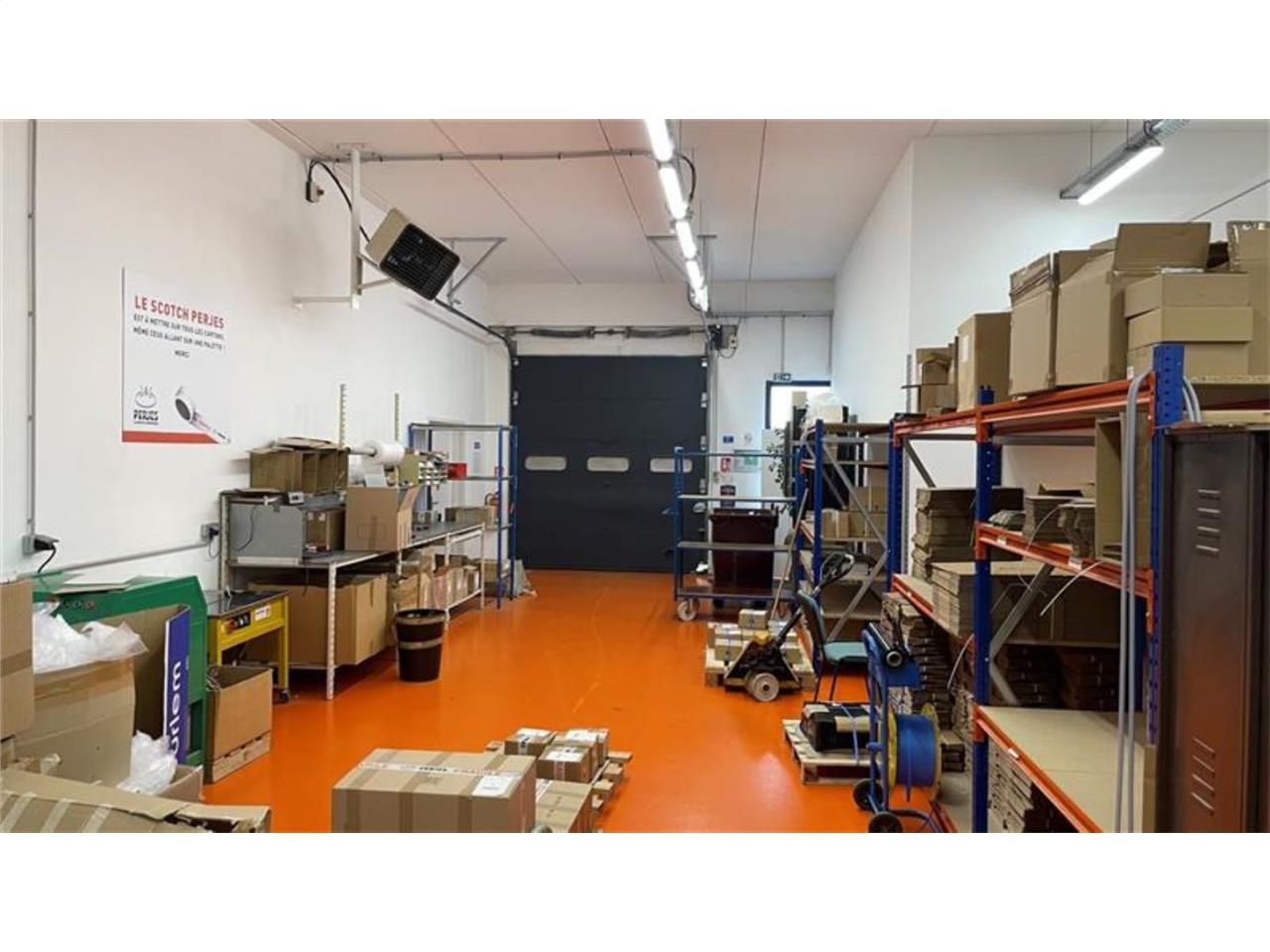 CBRE vous propose à louer ou à vendre un entrepôt