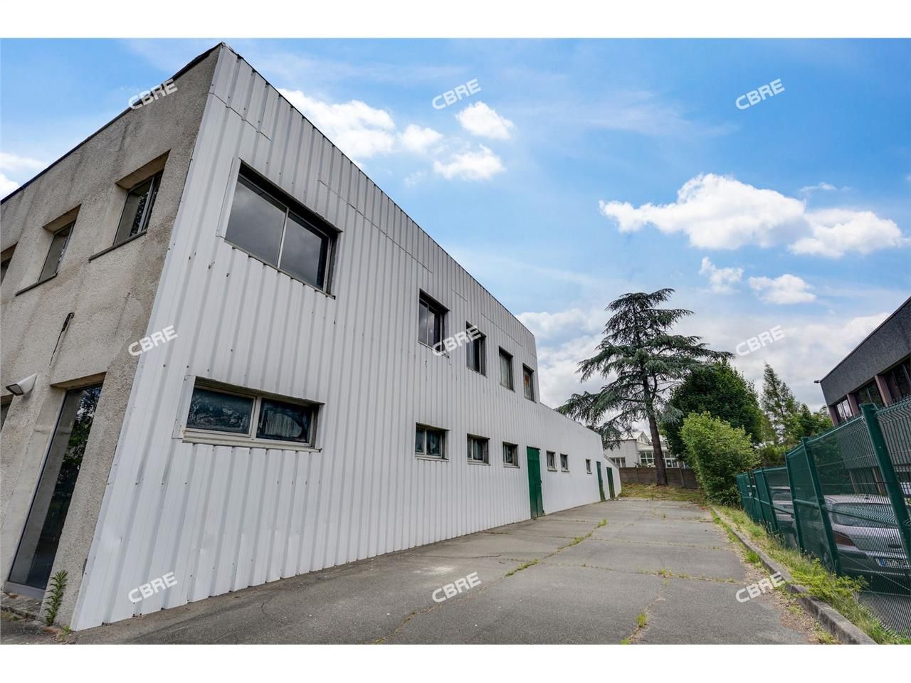 A VENDRE - CBRE vous propose un bâtiment indépend