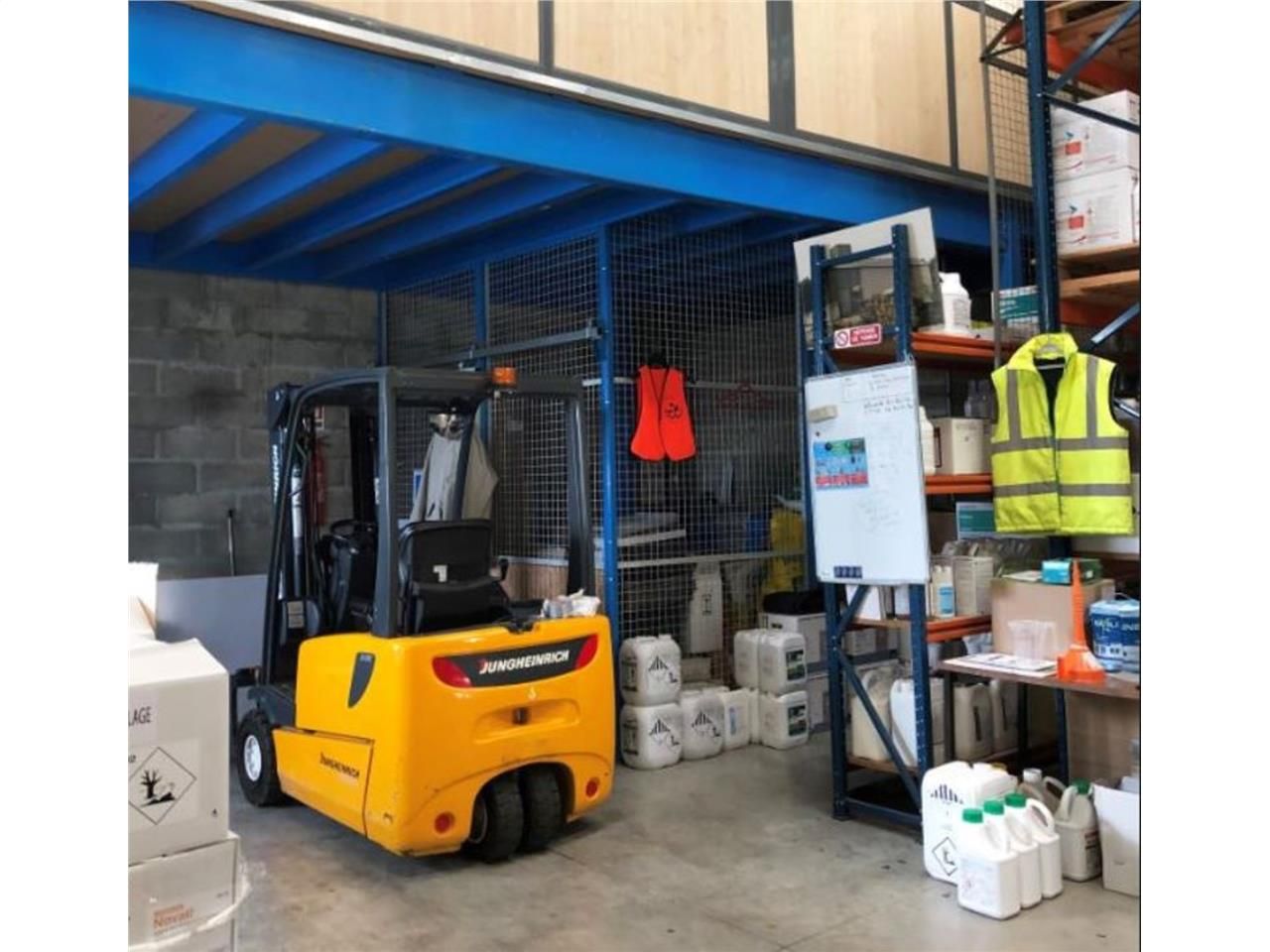 CBRE vous propose à louer, un entrepôt/local d'ac