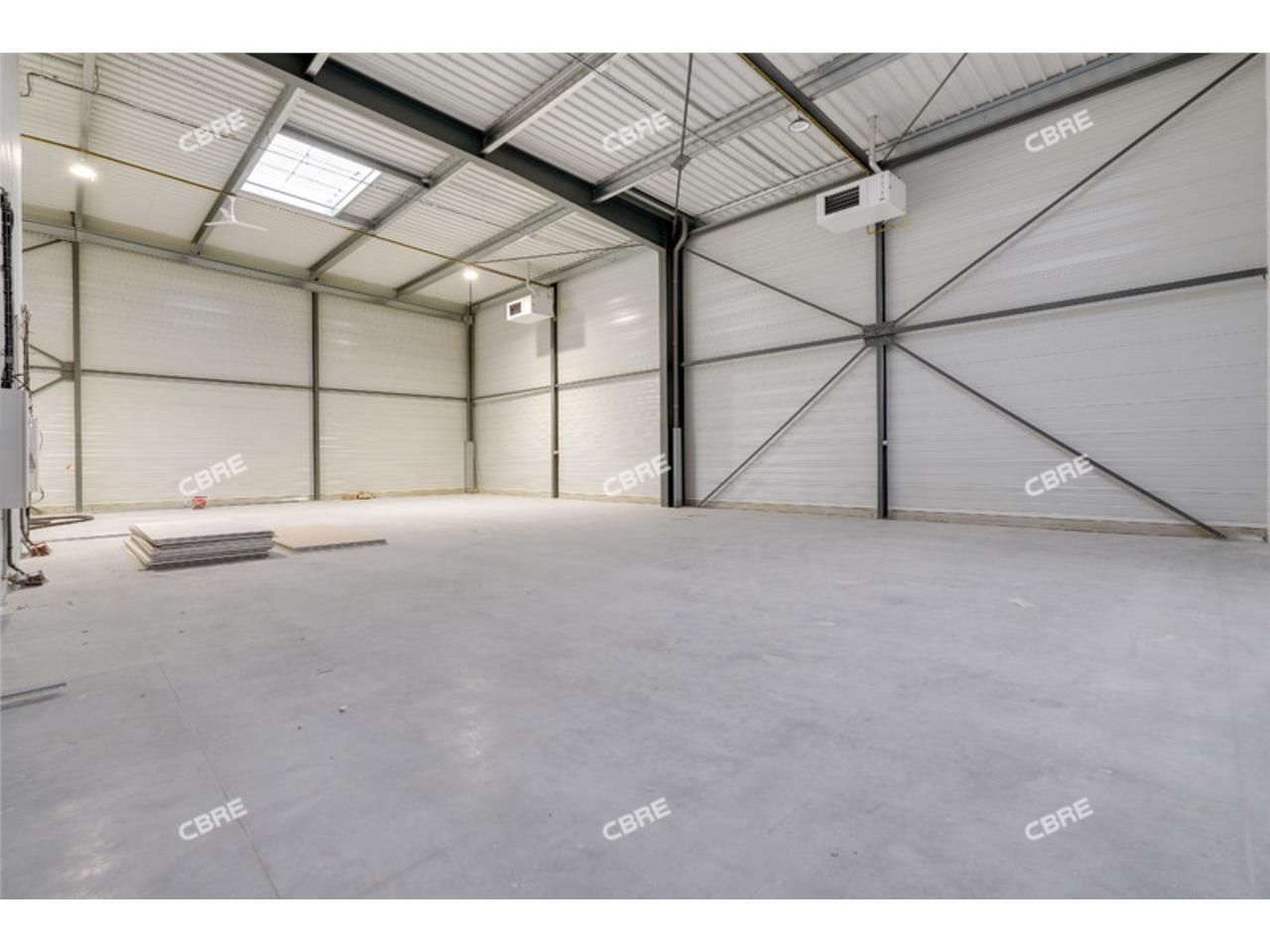 CBRE vous propose un entrepôt/local d'activités d