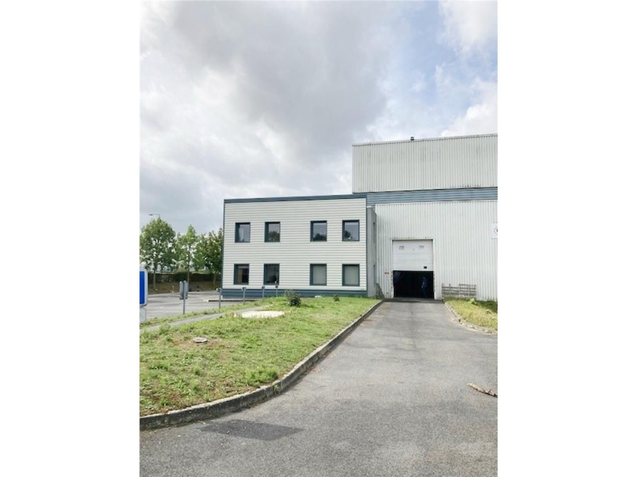 A LOUER - CBRE vous propose sur la commune de Ver