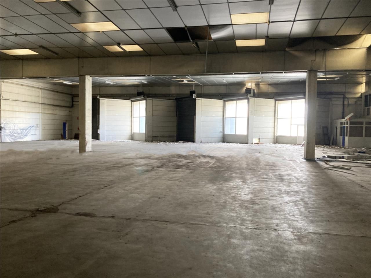 A VENDRE - CBRE vous propose à Amilly (45), un bâ