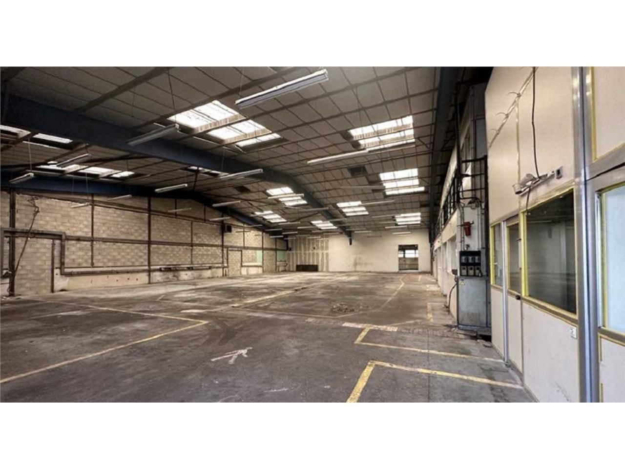 CBRE vous propose à vendre, un entrepôt/local d'a