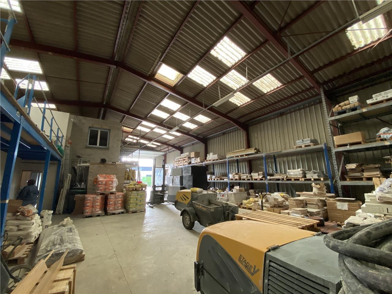 CBRE vous propose à louer un entrepôt/local d'act