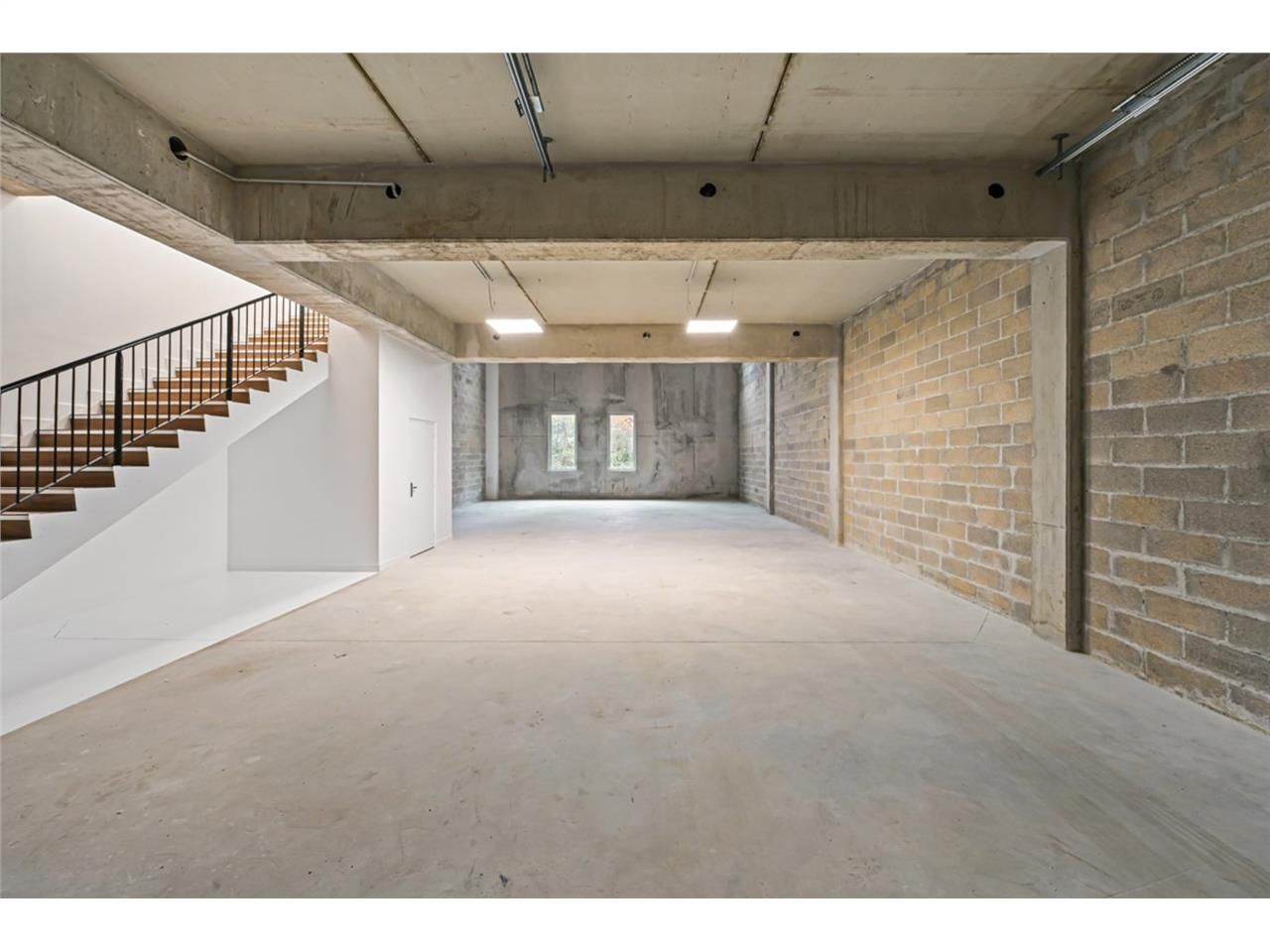 CBRE vous propose à louer, un entrepôt/local d'ac