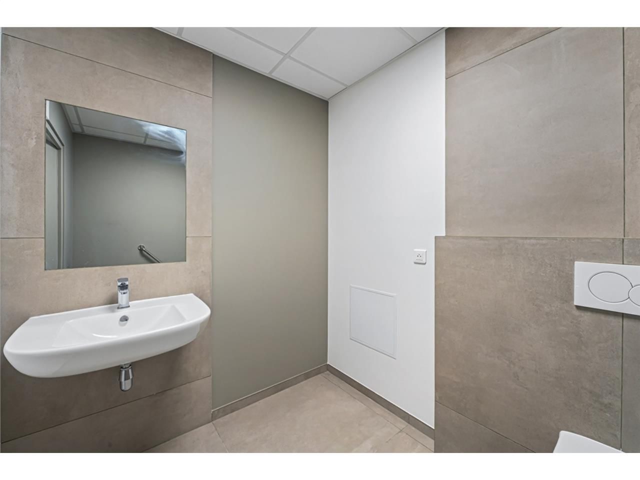 CBRE vous propose à louer, un entrepôt/local d'ac