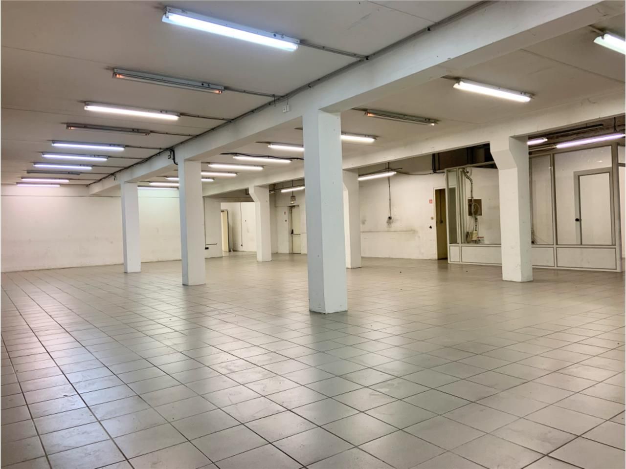 CBRE vous propose à louer, un entrepôt/local d'ac