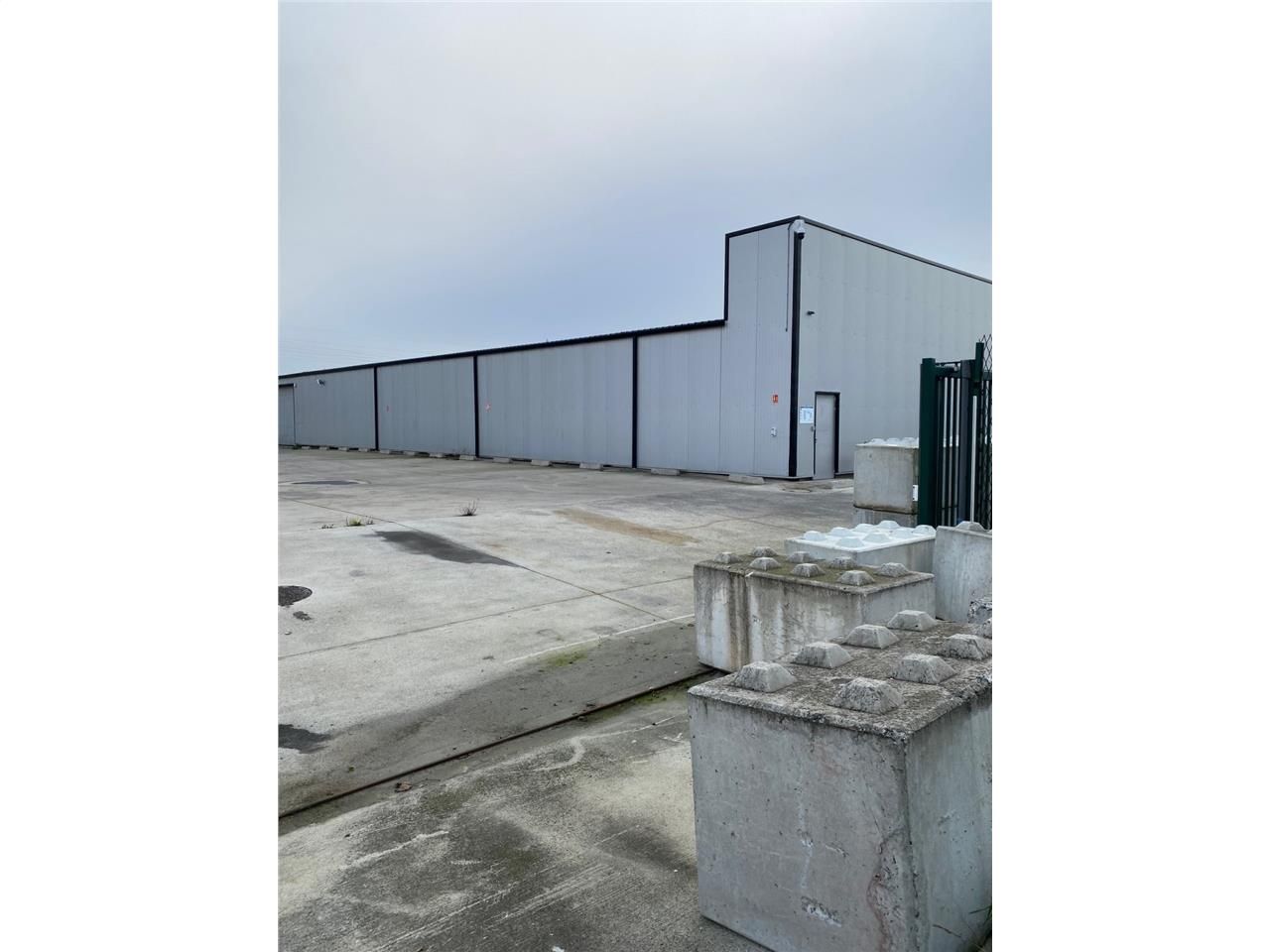 CBRE vous propose à louer, un bâtiment indépendan