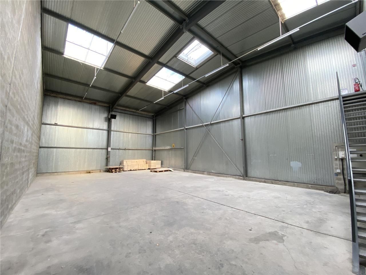 CBRE vous propose à louer un lot d'activités avec