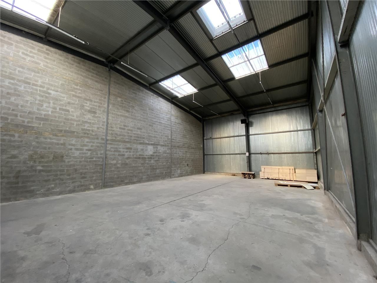 CBRE vous propose à louer un lot d'activités avec