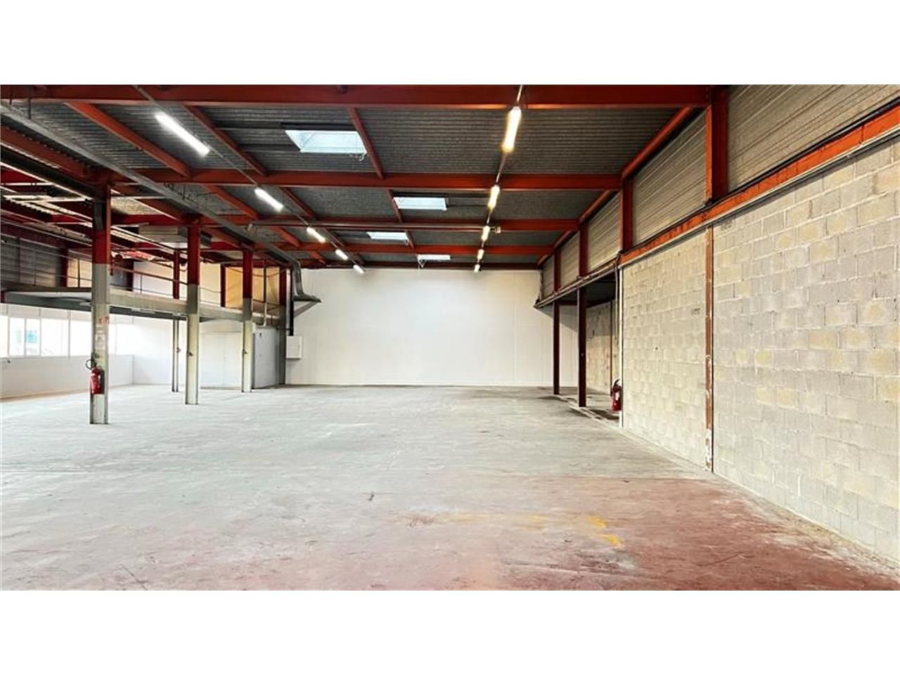 CBRE vous propose à louer, un entrepôt/local d'ac