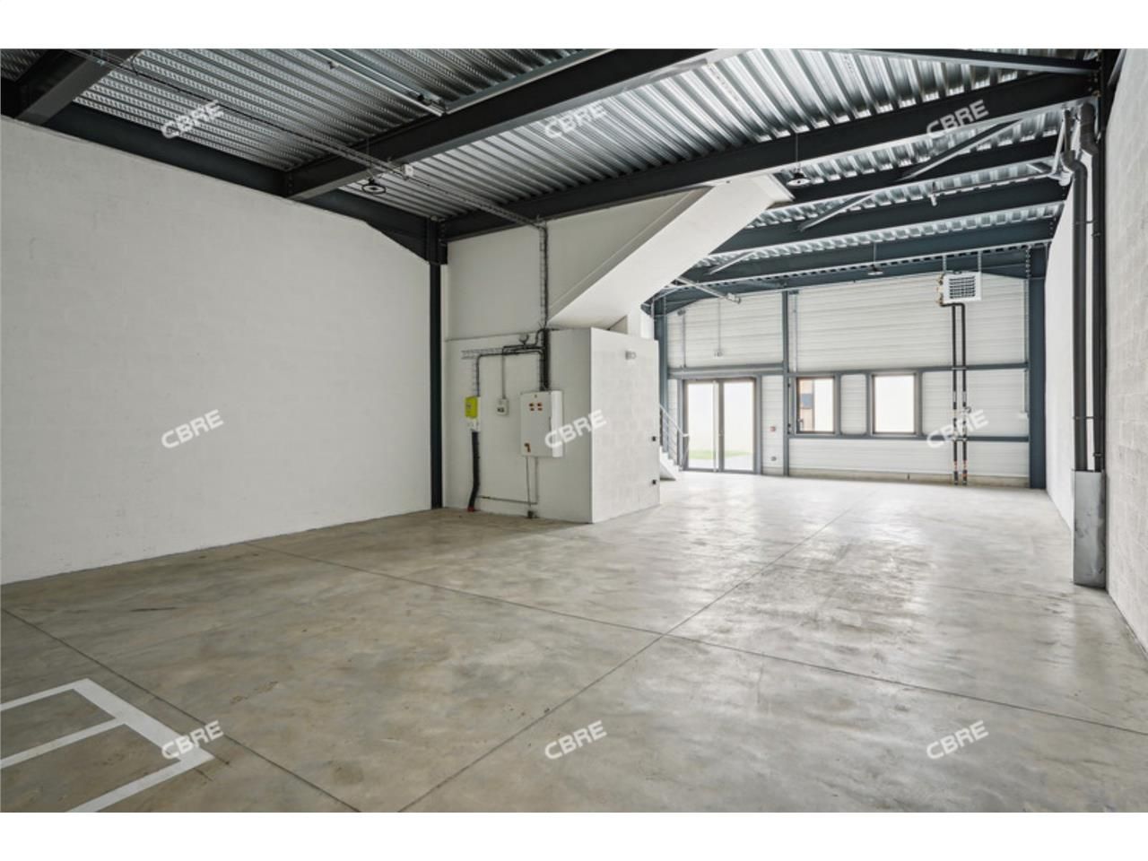 LOGISTIQUE URBAINE - CBRE vous propose à louer, u