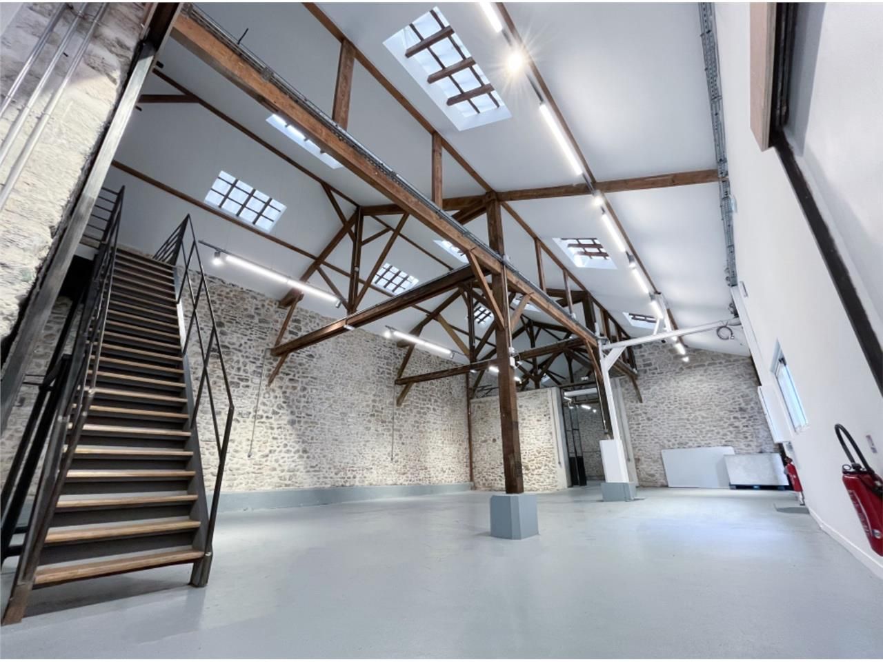 CBRE vous propose à louer, un entrepôt/local d'ac