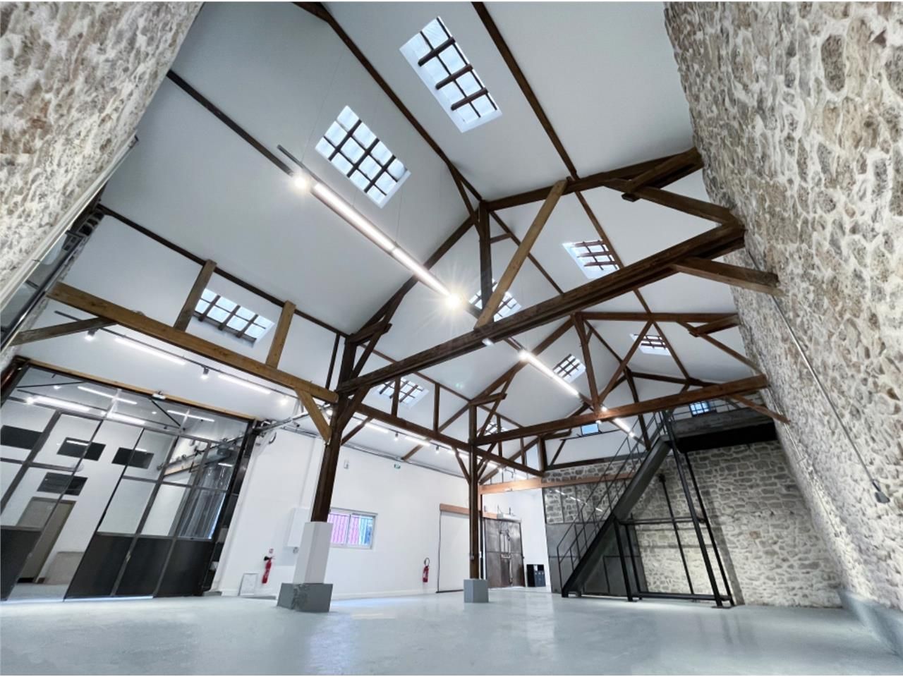 CBRE vous propose à louer, un entrepôt/local d'ac