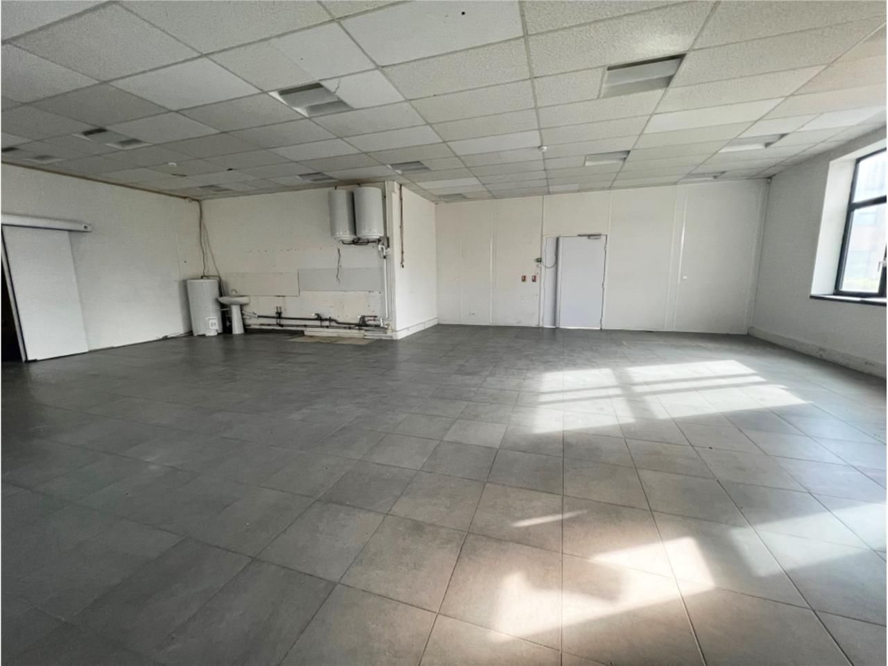 CBRE vous propose à vendre ou à louer, un entrepô