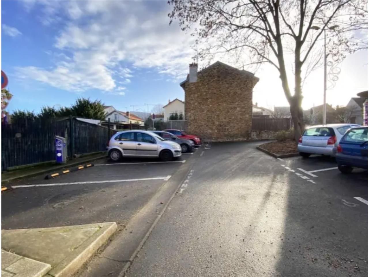 A VENDRE - CBRE vous propose sur la commune de Ca