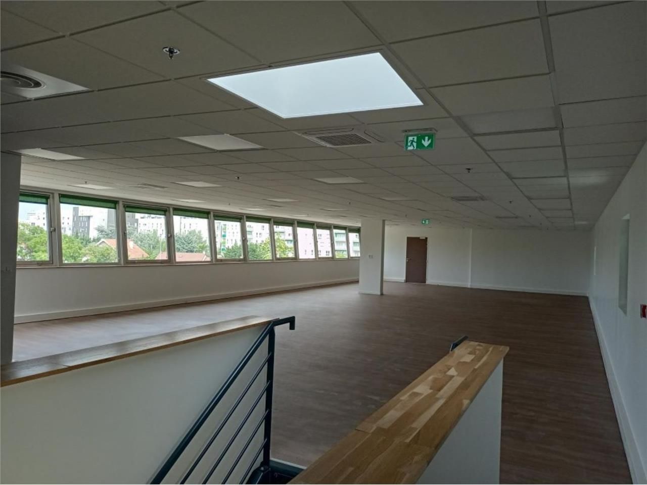 CBRE vous propose à louer, un entrepôt/local d'ac