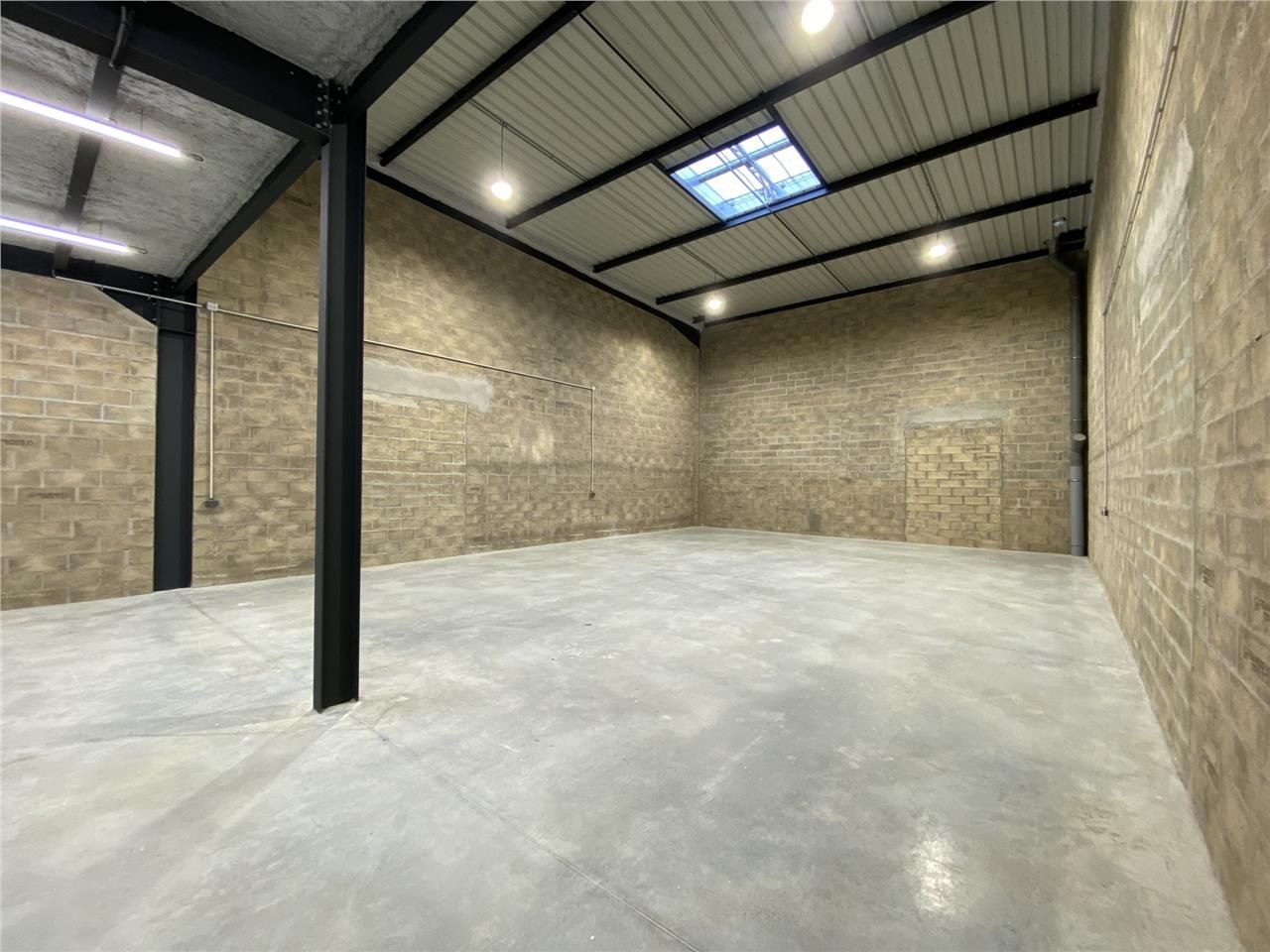 CBRE vous propose à louer un entrepôt/local d'act