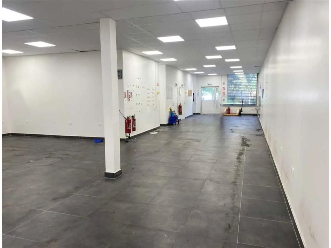 CBRE vous propose à louer, un entrepôt/local d'ac