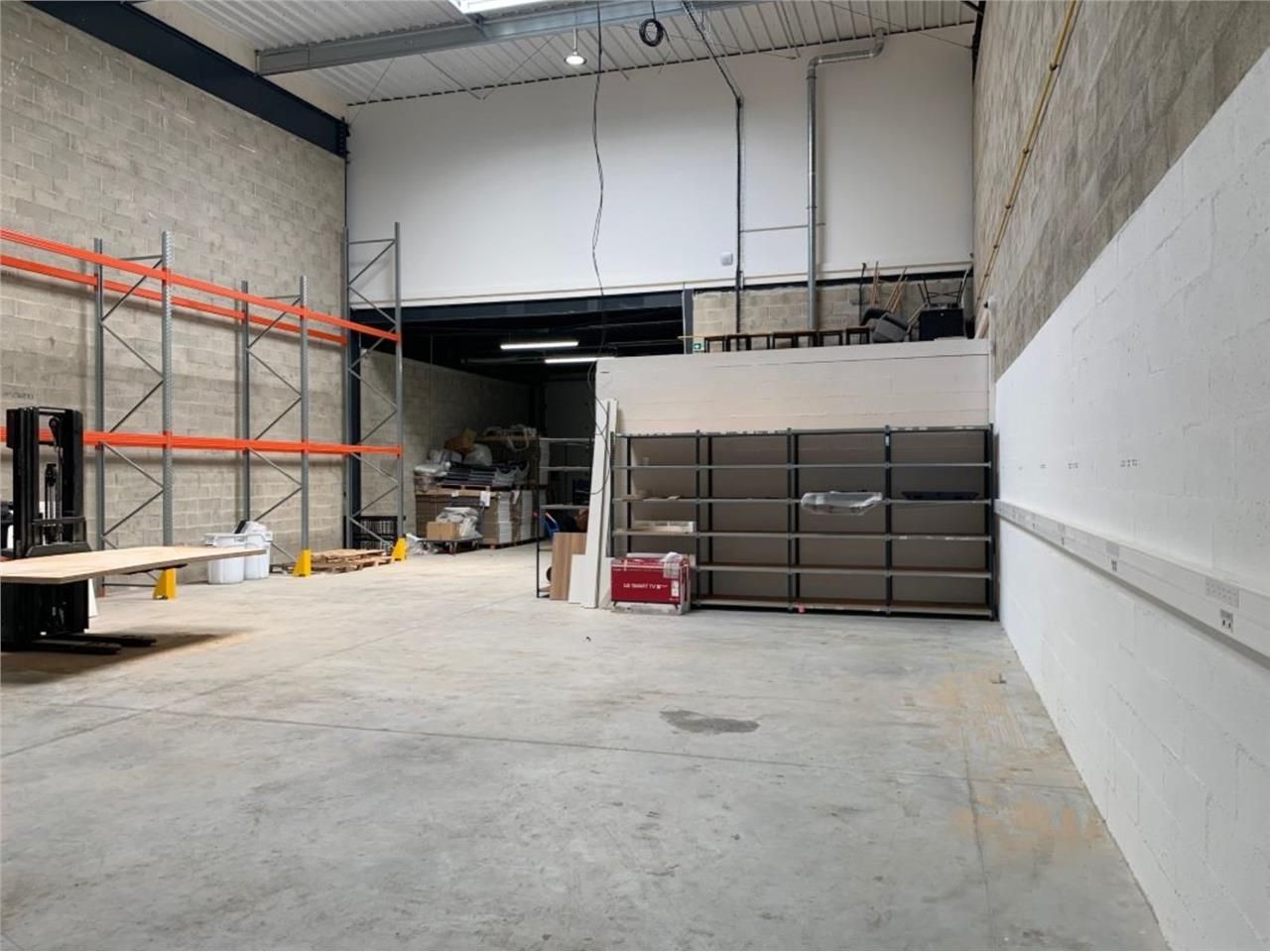 CBRE vous propose à louer, un entrepôt/local d'ac