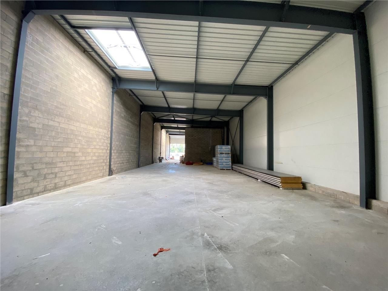 CBRE vous propose à louer un bâtiment semi-indépe