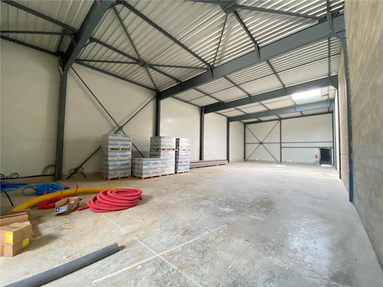 CBRE vous propose à louer un bâtiment semi-indépe