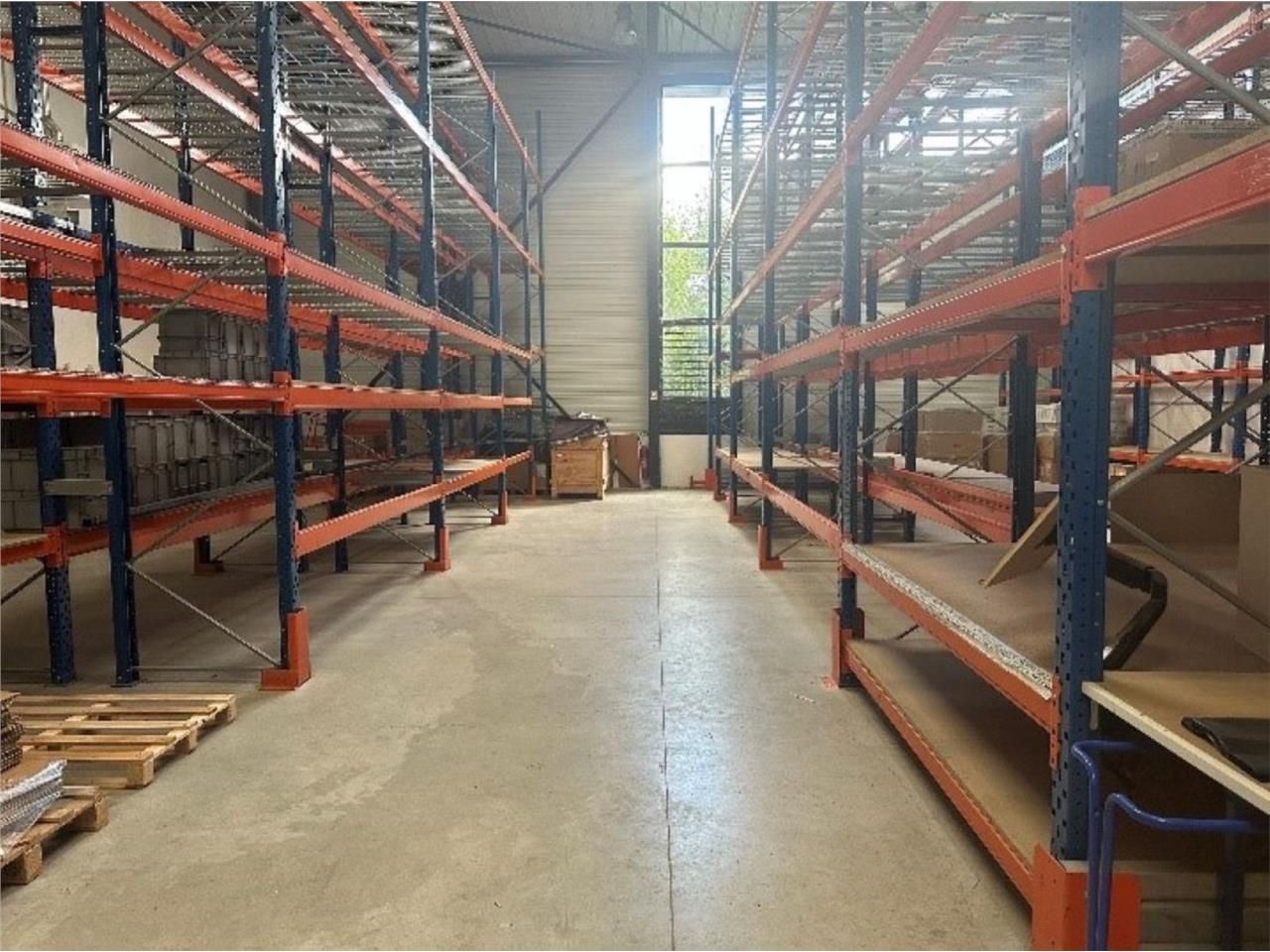 CBRE vous propose à louer, un entrepôt/local d'ac