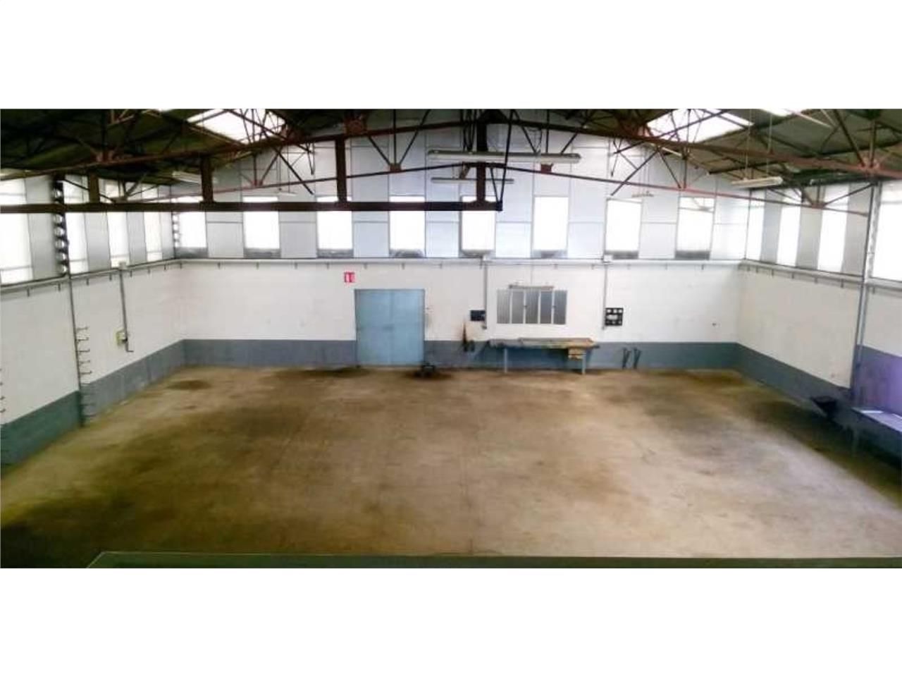 CBRE vous propose à vendre ou à louer, un entrepô