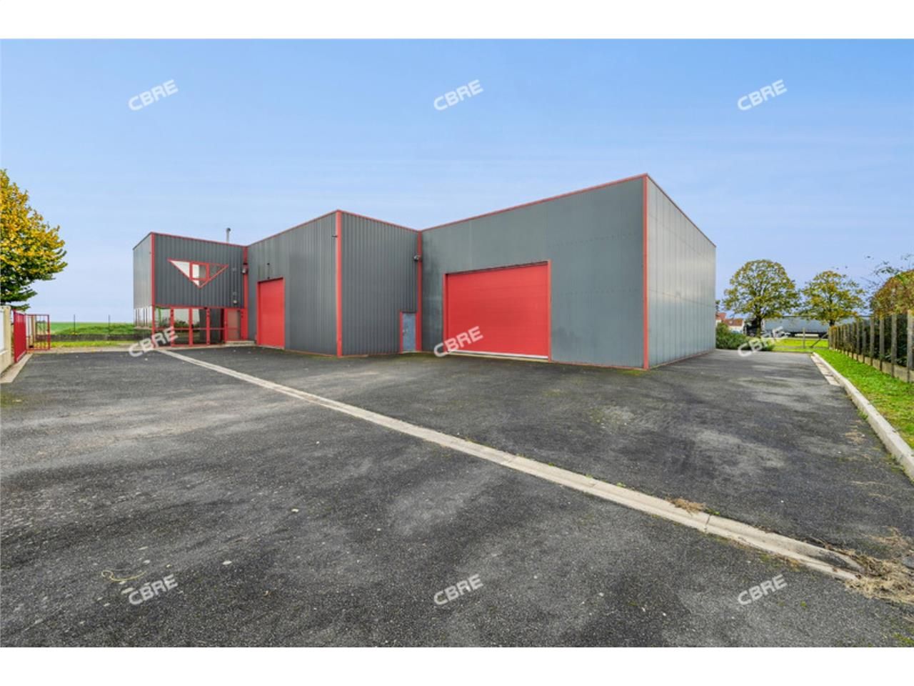 CBRE vous propose à vendre, un entrepôt/local d'a